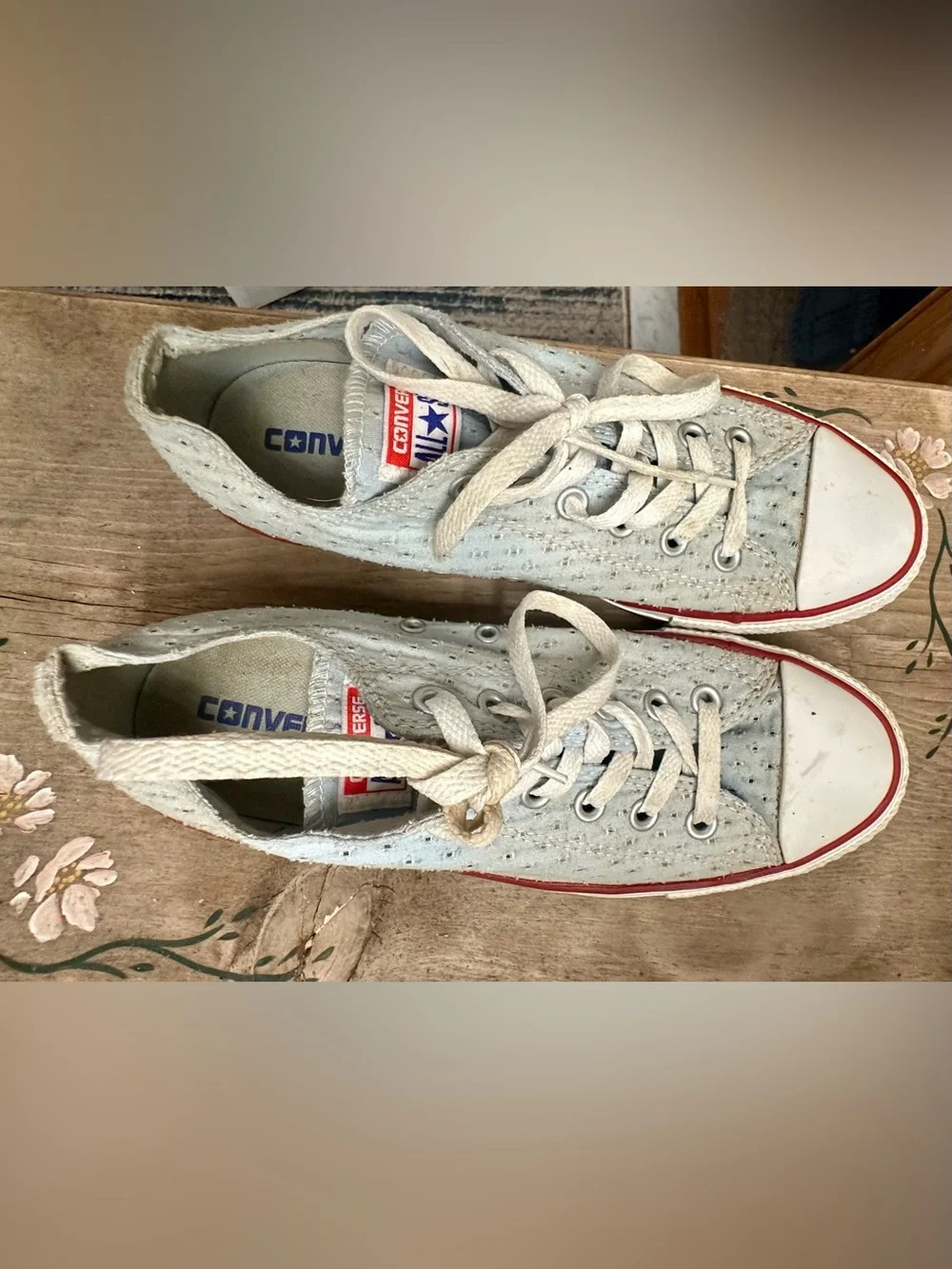 Converse Kids Low-Top Sneakers in Cream with Red Trim